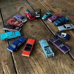 Lot of 15 play cars Matchbox Hot Wheels size